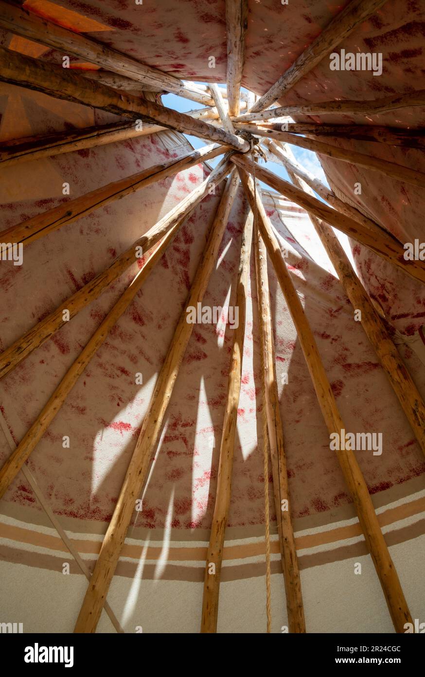 Die Painted Native American Tipees Saint Mary Lodge Resort Saint Marys Glacier National Park Montana Stockfoto