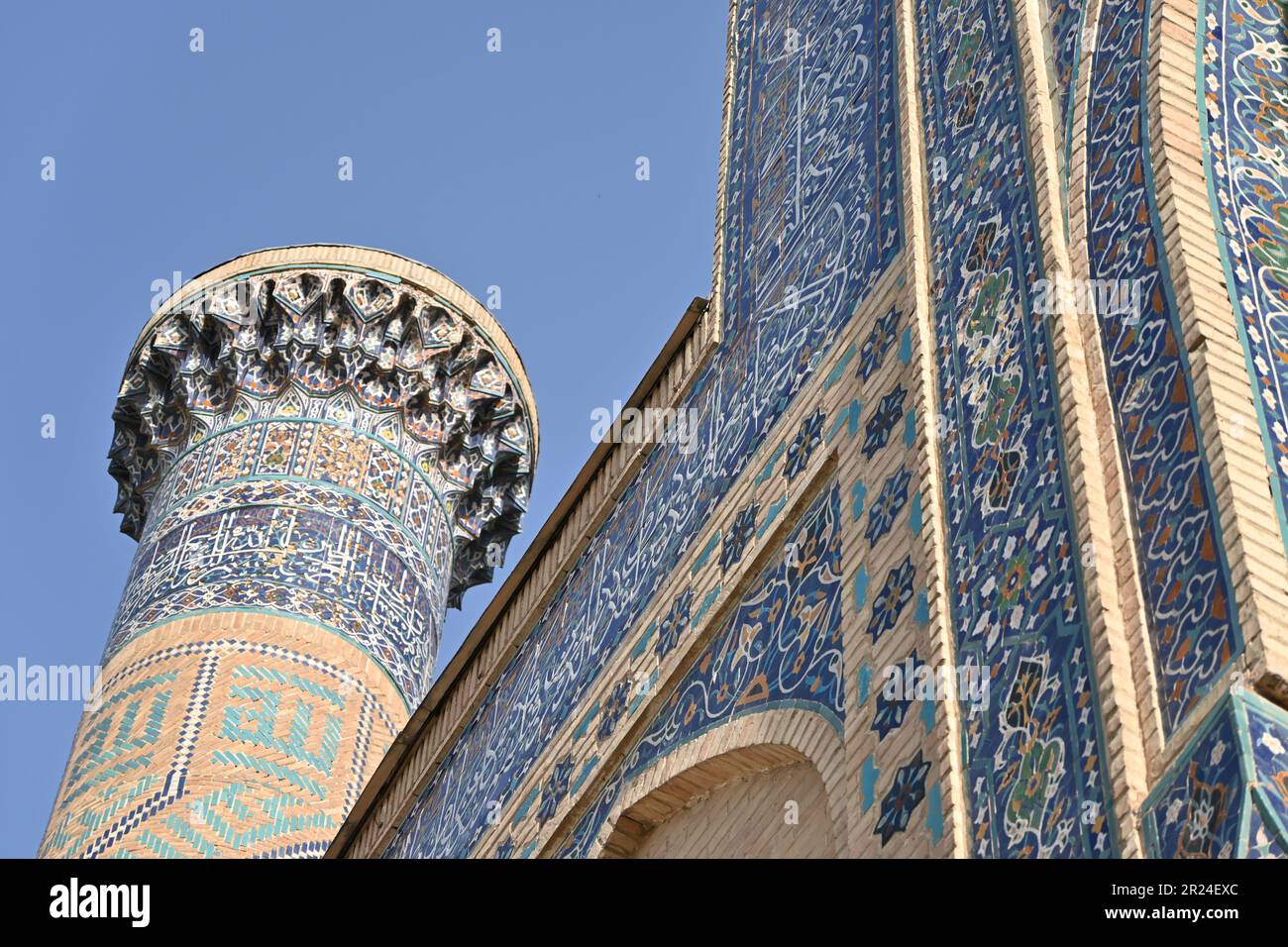 Details der Keramikdekorationen im Amir Temur Mausoleum in Samarkand, Usbekistan Stockfoto
