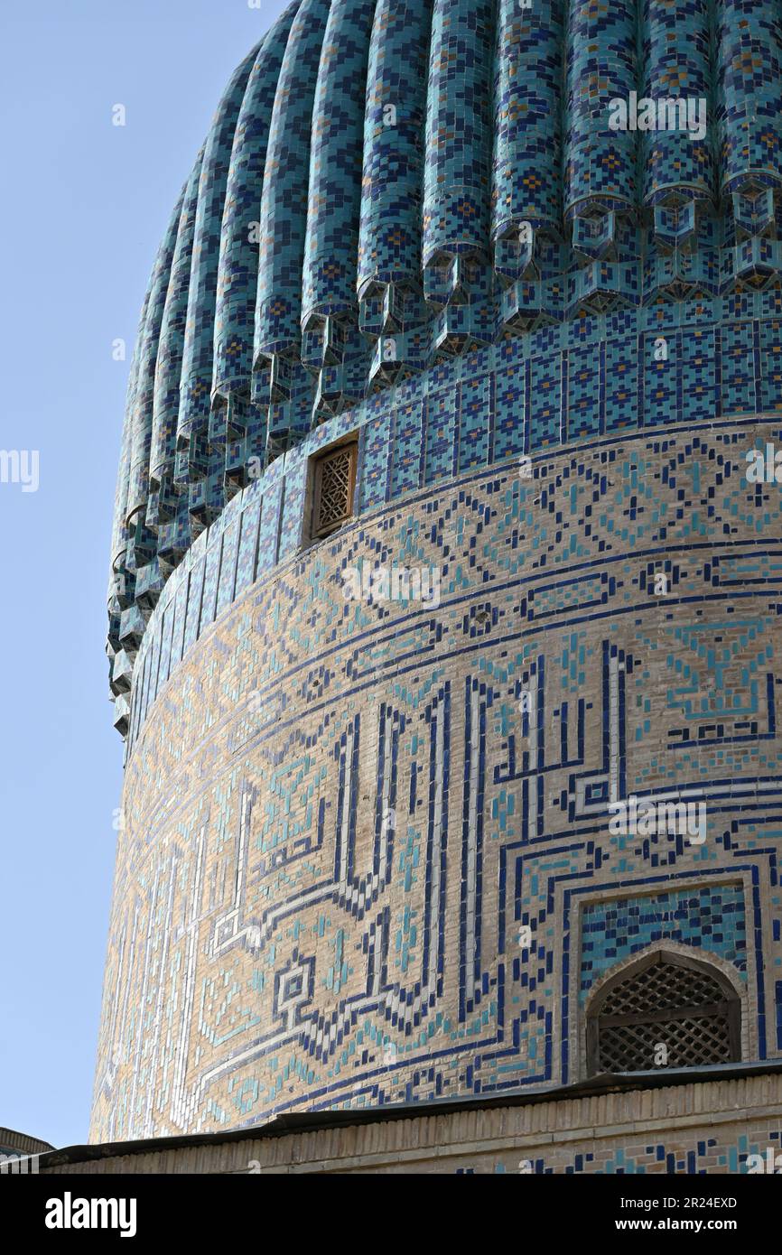 Details der Keramikdekorationen im Amir Temur Mausoleum in Samarkand, Usbekistan Stockfoto