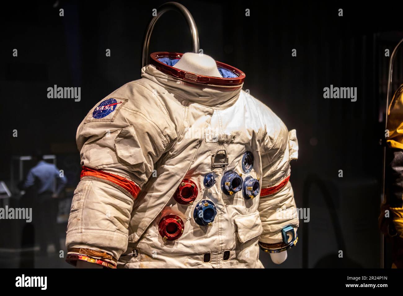 Huntsville USA 10. Februar 2023: Die Anzüge des Astronauten A7L Apollo Commander Suit in den USA Weltraum-Raketenzentrum. Ein Museum, das Raketen und Errungenschaften zeigt Stockfoto