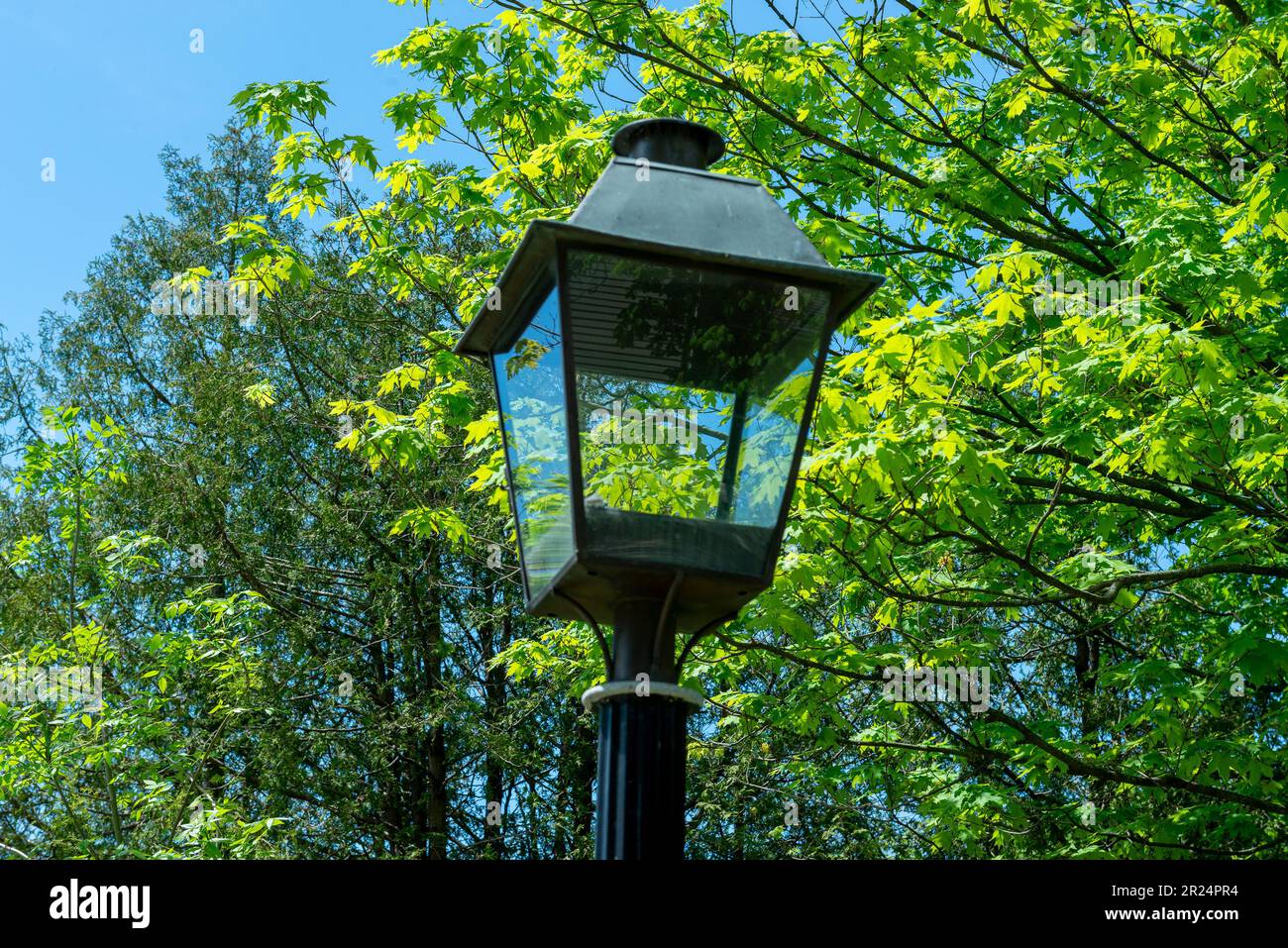 Toronto, ON, Kanada – 15. Mai 2022: Klassische Straßenlaterne im Open-Air-Museum Black Creek Pioneer Village in Toronto, Ontario, Kanada Stockfoto