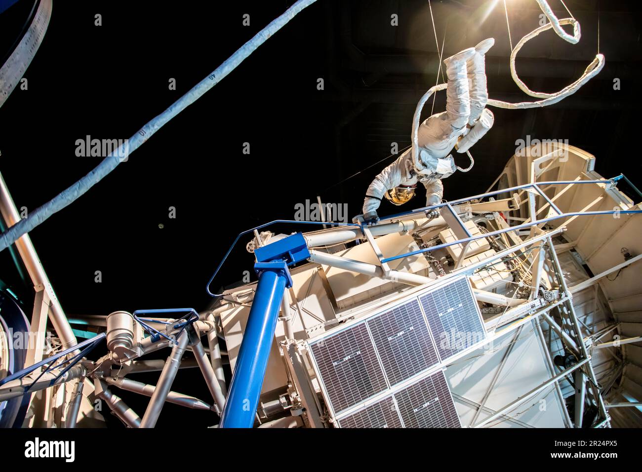 Houston USA 4. Februar 2023: The Sence im Space Center Houston: Der Astronaut arbeitet im Weltraum. Stockfoto