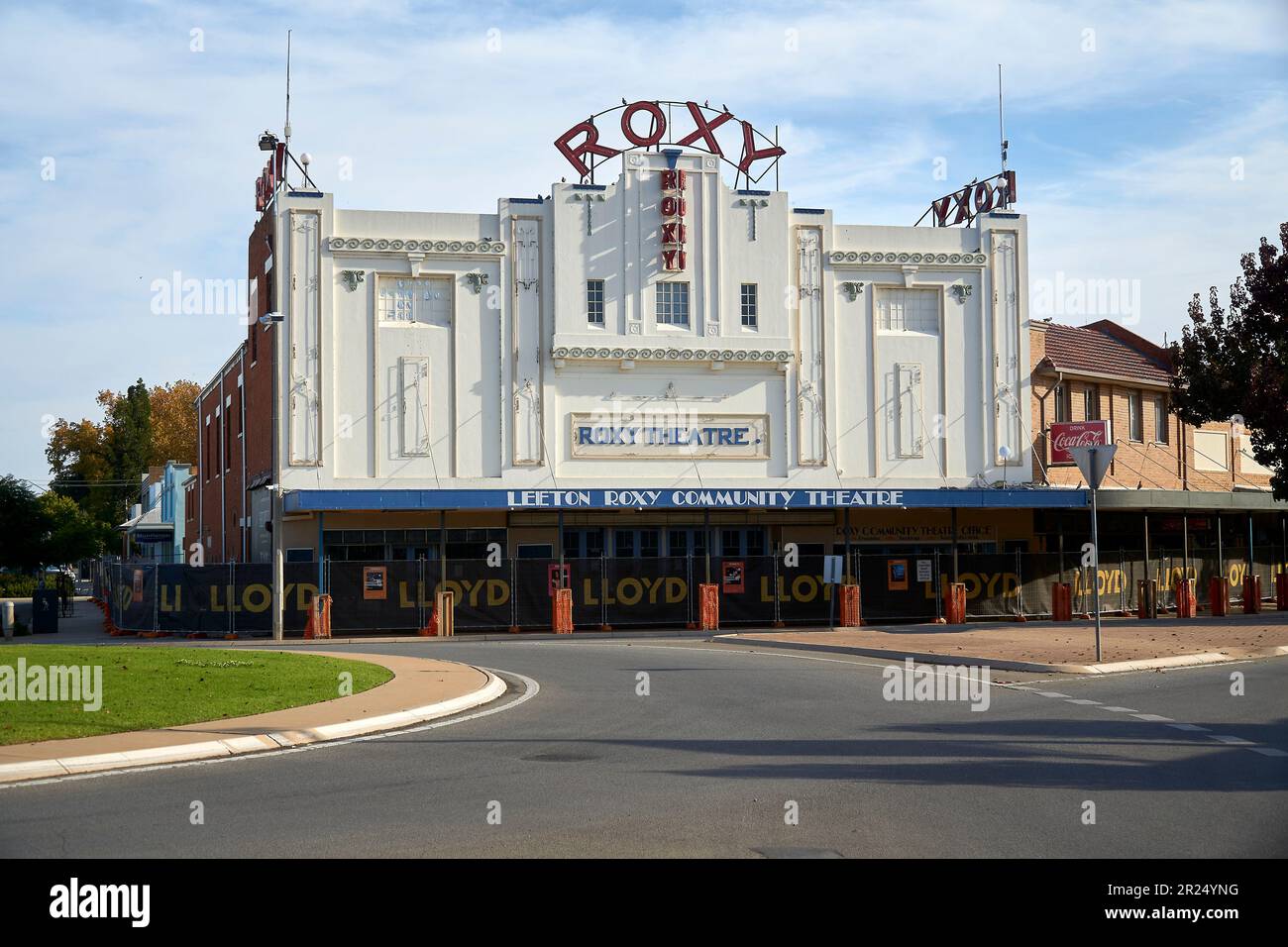 Das denkmalgeschützte Roxy Theatre Leeton bietet eine Mischung aus Art déco und spanischer Missionsarchitektur Stockfoto