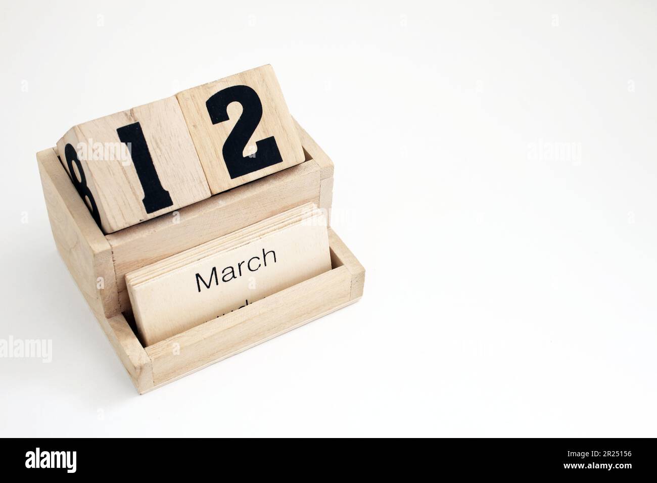 Ewiger Kalender aus Holz, der den 12. März zeigt Stockfoto