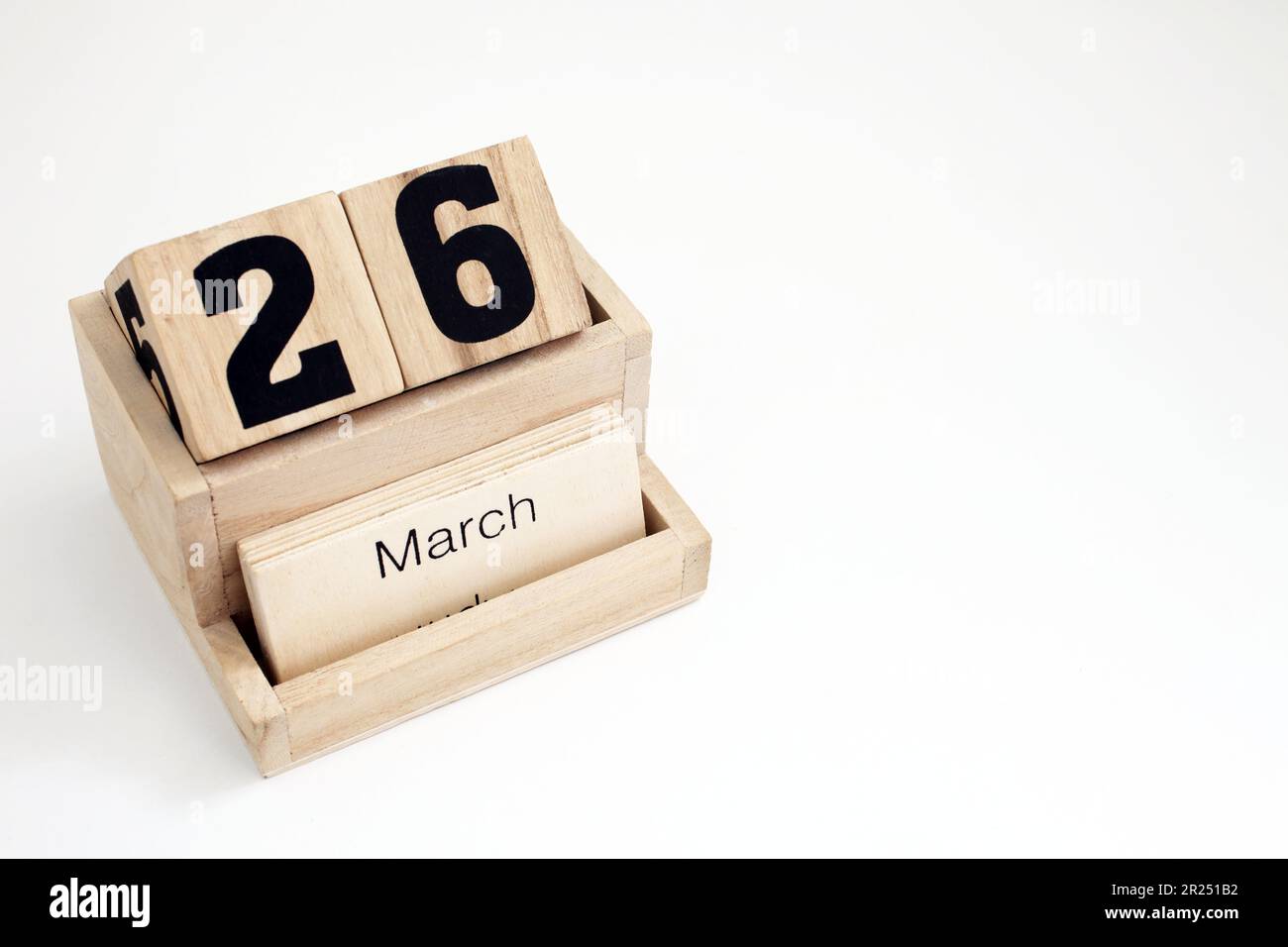 Ewiger Kalender aus Holz, der den 26. März zeigt Stockfoto