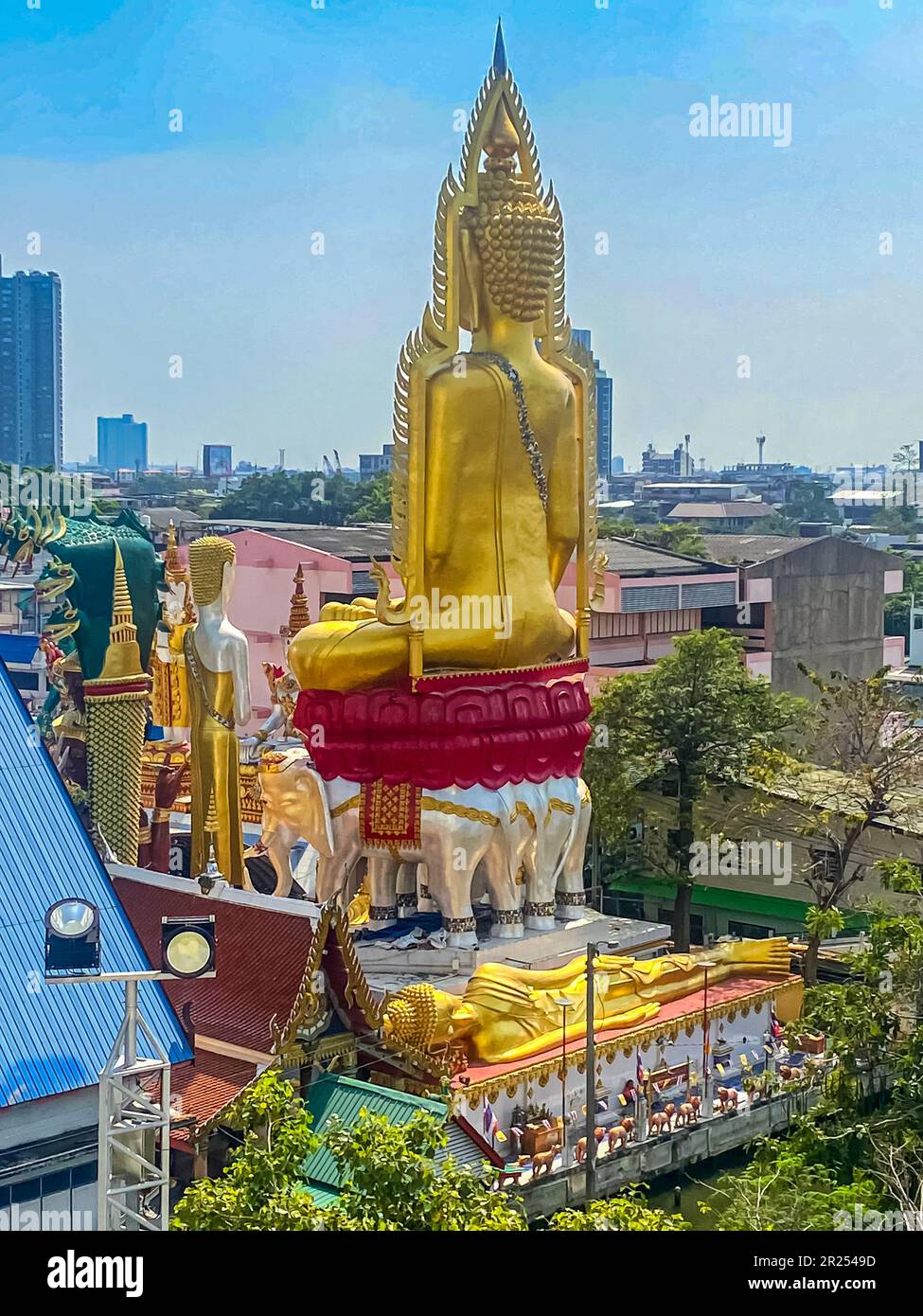 Einzigartiger Tempel Wat Pak Nam Phasi Charoen in Bangkok, Thailand. Stockfoto