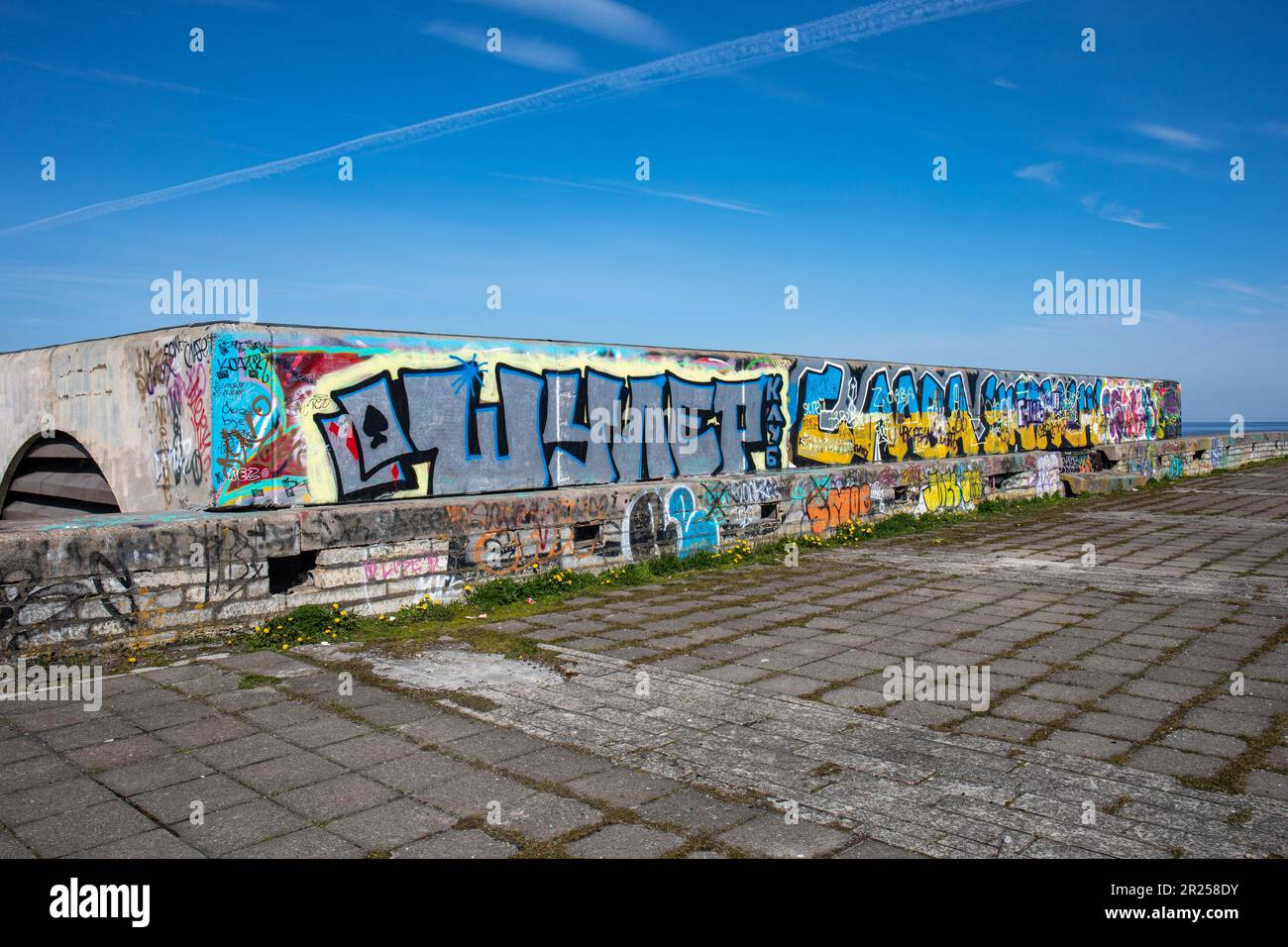 Verfallene und graffiti-bedeckte Strukturen von Linnahall, ursprünglich der V.I. Lenin-Palast der Kultur und des Sports in Tallinn, Estland Stockfoto