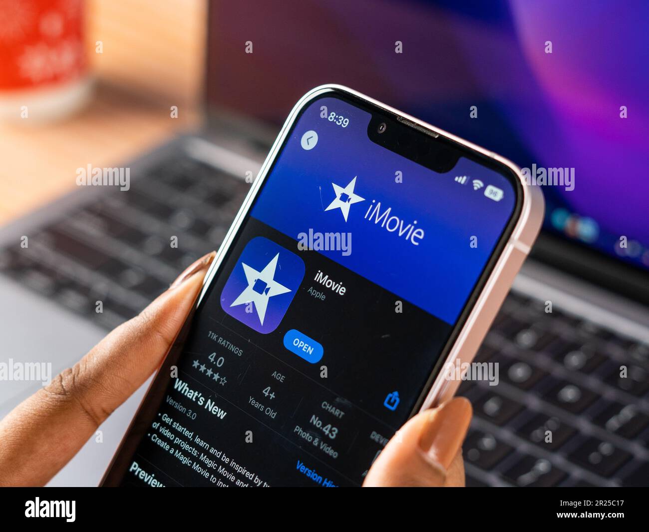 Assam, indien - März 30, 2021 : iMovie Logo auf Handy-Bildschirm Stock Bild. Stockfoto