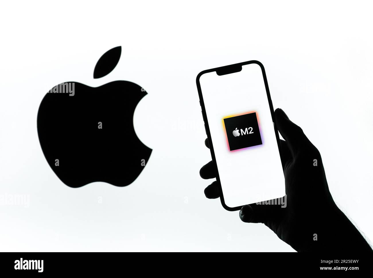 West Bangal, Indien - 20. Februar 2023 : Apple-m2-Chip-Logo auf dem Display. Stockfoto