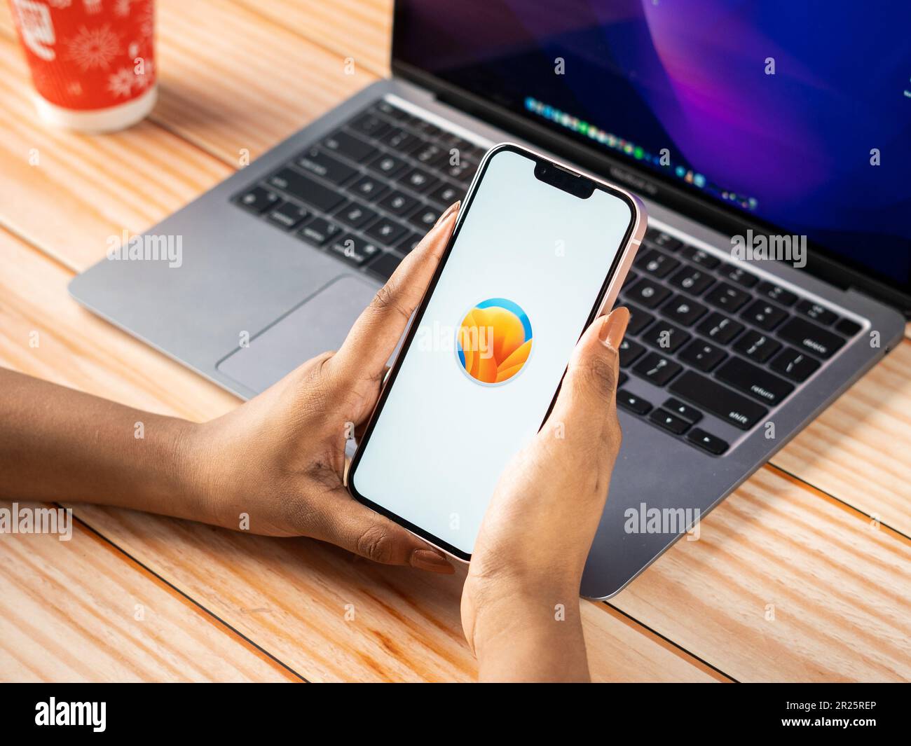 West Bangal, Indien - 20. Februar 2023 : MacOS Ventura auf dem Bildschirm. Stockfoto