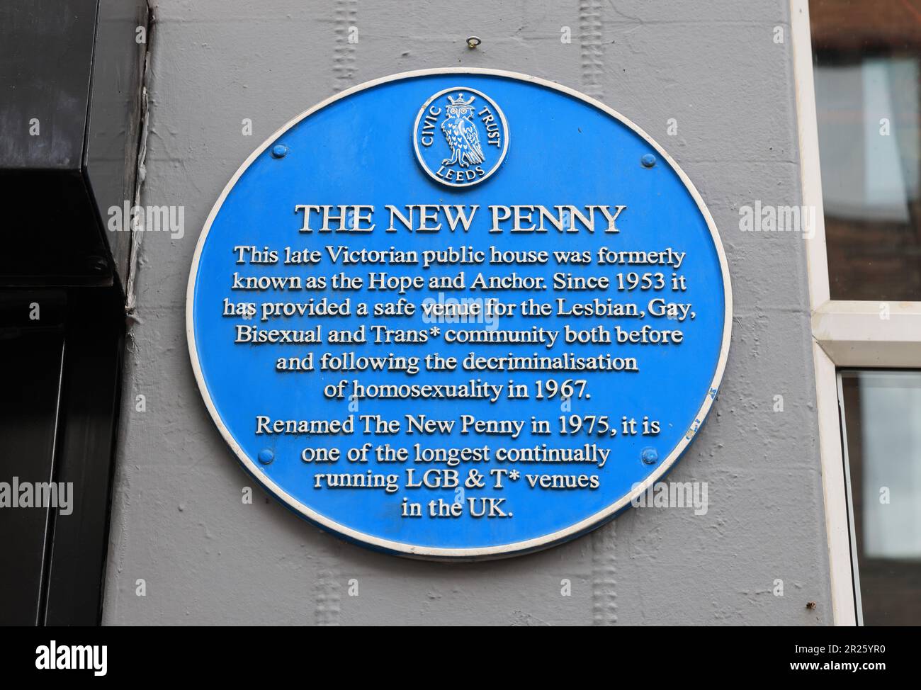 Unterschreiben Sie für den New Penny Gay Pub in der Calls Gegend von Leeds. Seit 1953 ist es ein sicherer Ort für die LGBT-Gemeinde in West Yorkshire, Großbritannien Stockfoto