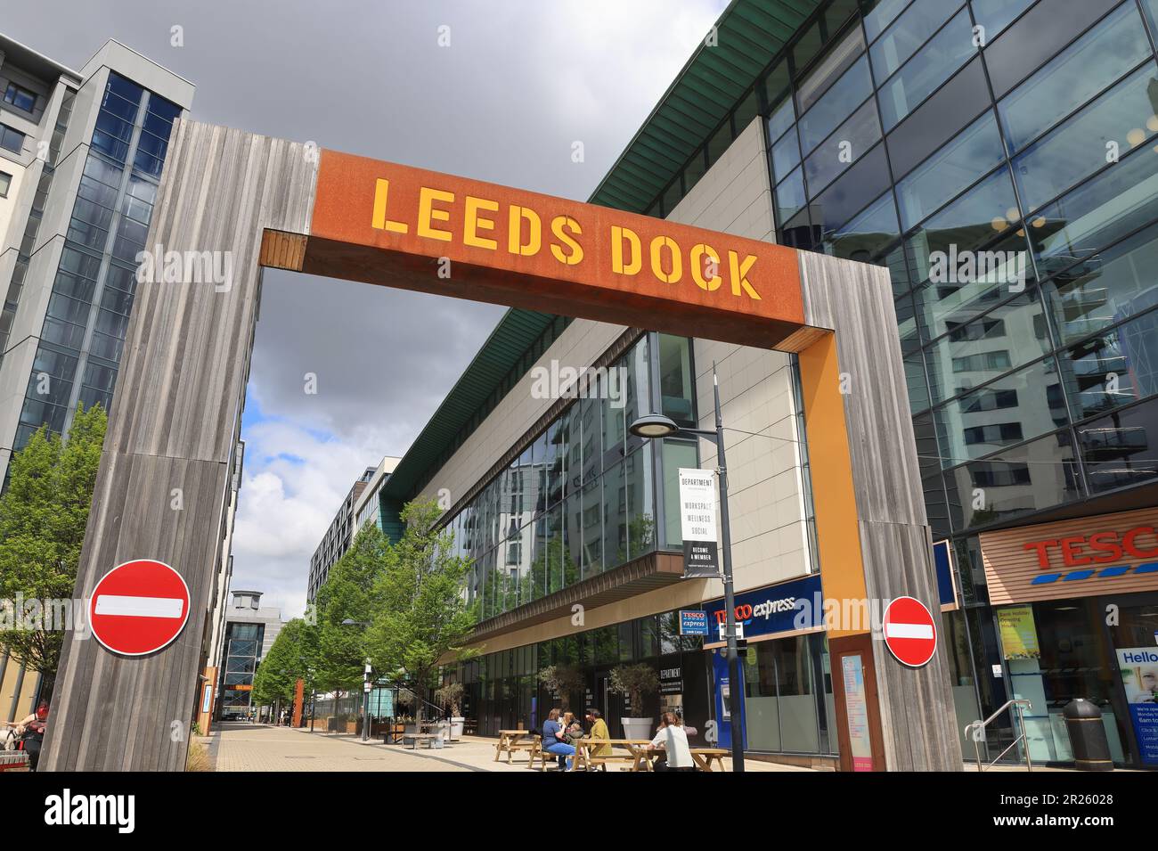 Leeds Dock, ein neues kreatives Dorf am Wasser, in dem Innovation, Kultur und Unternehmergeist zusammenkommen, um ein neues Reiseziel und einen neuen Ort zum Leben zu schaffen, Großbritannien Stockfoto