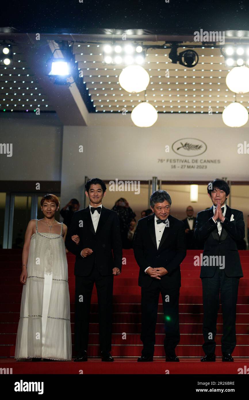 Sakura Ando, from left, Eita Nagayama, director Hirokazu Koreeda and Yuji Sakamoto pose for photographers upon departure from the premiere of the film 'Monster' at the 76th international film festival, Cannes, southern France, Wednesday, May 17, 2023. (AP Photo/Daniel Cole) Stockfoto