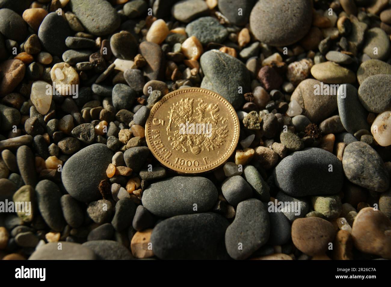 Alte Goldmünze, 5 Rubel, russisches Imperium. Antike Goldmünze. Stockfoto