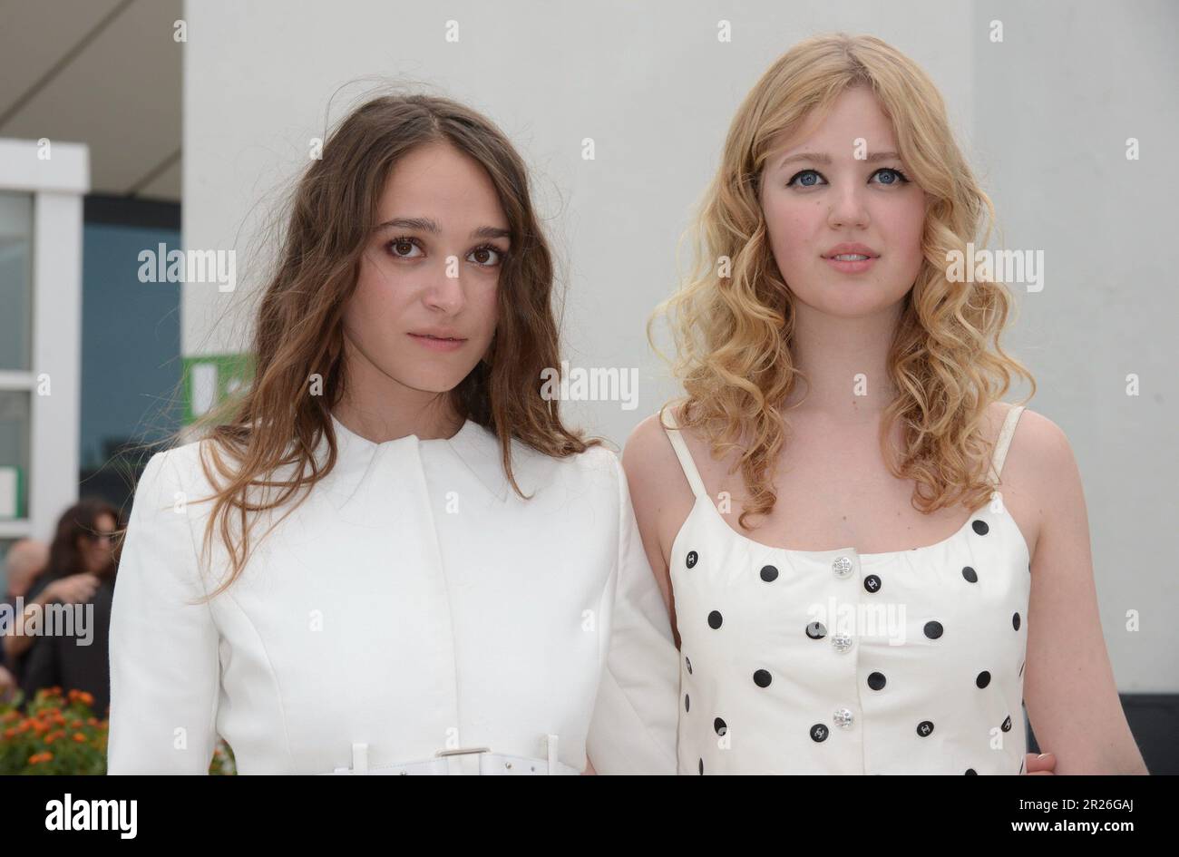 17. Mai 2023, CANNES, Frankreich: CANNES, FRANKREICH - 17. MAI: Capucine Valmary und Pauline Pollmann nehmen am 17. Mai 2023 in Cannes, Frankreich, an der Fotokonferenz „Jeanne du Barry“ auf dem 76. Jährlichen Filmfestival in Cannes Teil. (Kreditbild: © Frederick Injimbert/ZUMA Press Wire) NUR REDAKTIONELLE VERWENDUNG! Nicht für den kommerziellen GEBRAUCH! Stockfoto