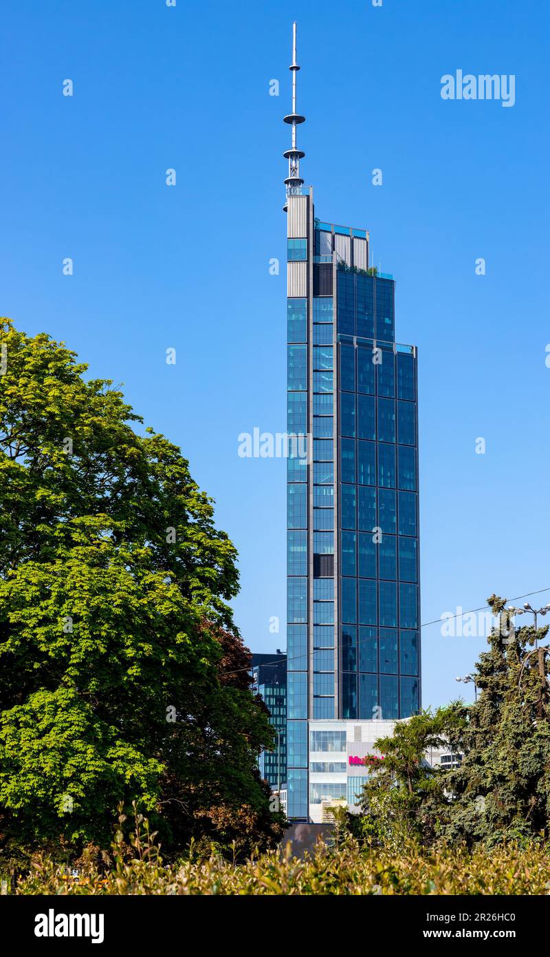 Warschau, Polen - 14. Mai 2023: Endbau des Varso-Turms durch HB Reavis in der Chmielna Straße im Geschäftsviertel Srodmiescie im Stadtzentrum von Warschau Stockfoto