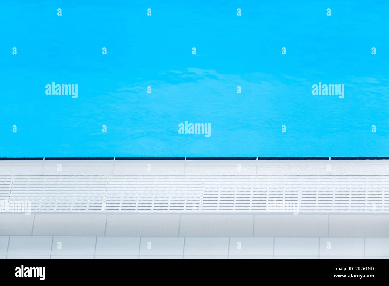 Blick auf den Swimmingpool. Horizontales Sportposter, Grußkarten, Kopfzeilen, Website und App Stockfoto