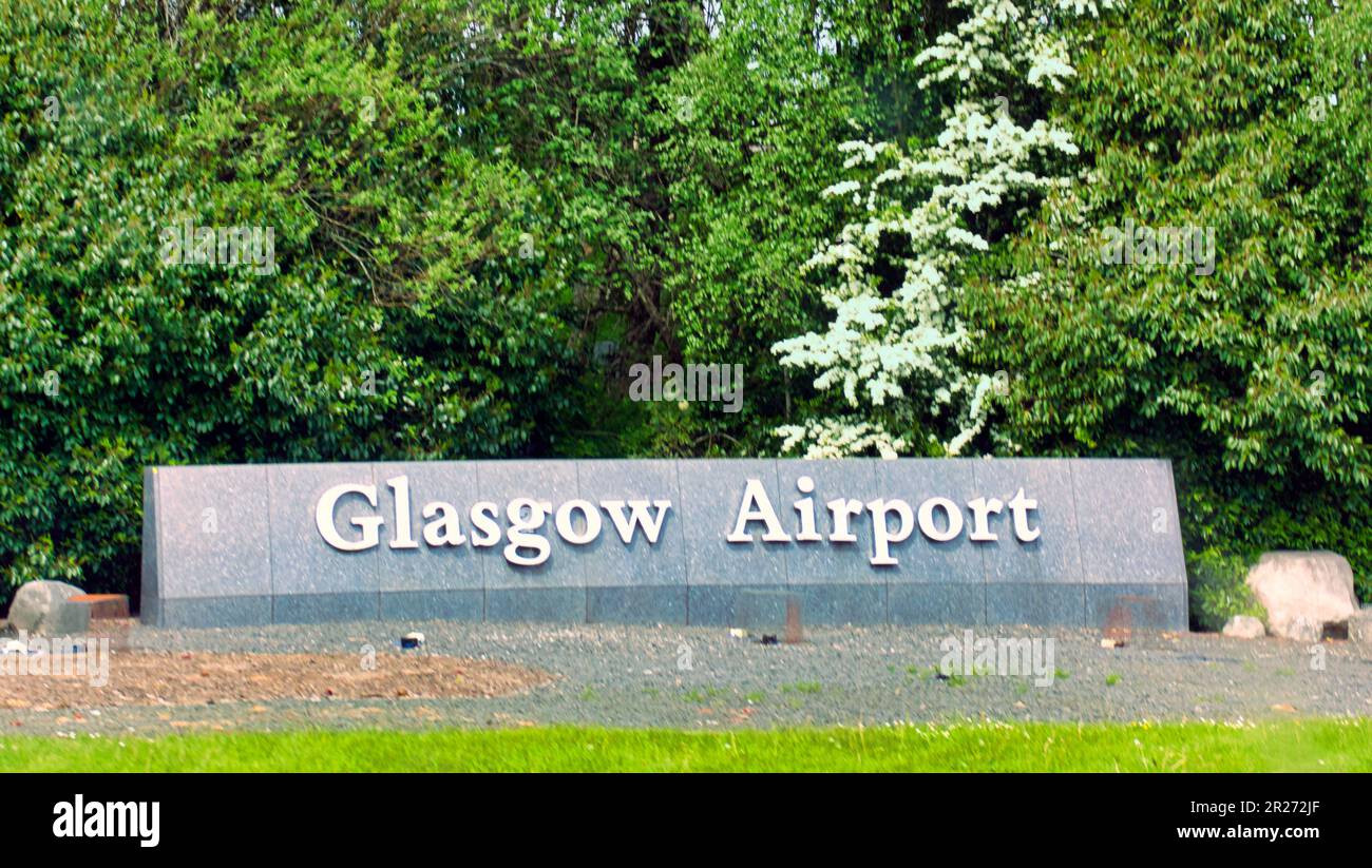 Glasgow, Schottland, Vereinigtes Königreich, 17. Mai 2023. UK Weather: Warm im Stadtzentrum sah man einen windigen Flughafen für Urlauber. Credit Gerard Ferry/Alamy Live News Stockfoto