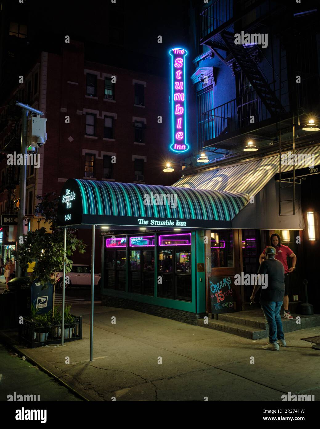 Das Stumble Inn Neonschild bei Nacht, Manhattan, New York Stockfoto