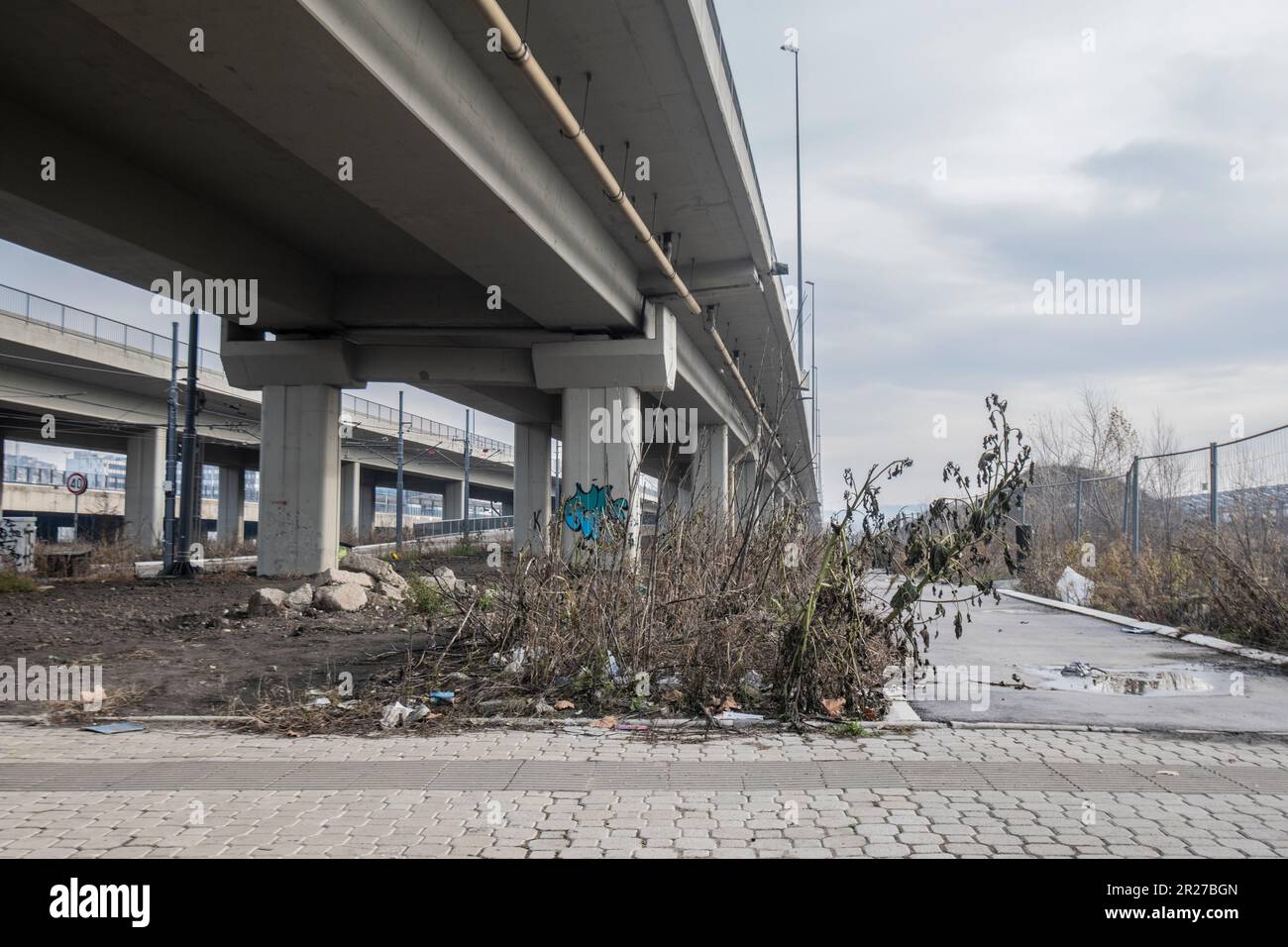 Neues Belgrad: Eingang zu einer Autobahn. Serbien Stockfoto