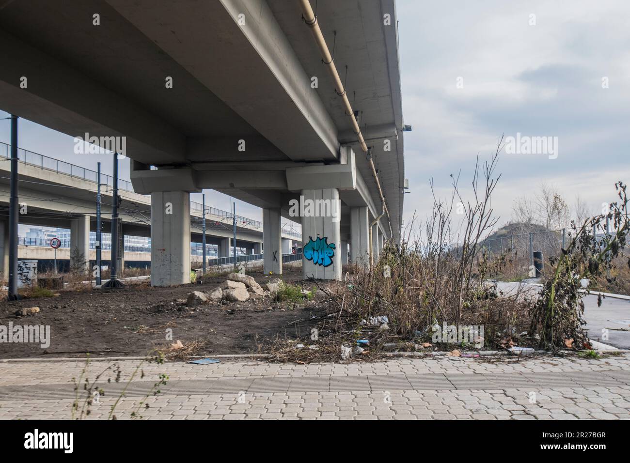 Neues Belgrad: Eingang zu einer Autobahn. Serbien Stockfoto