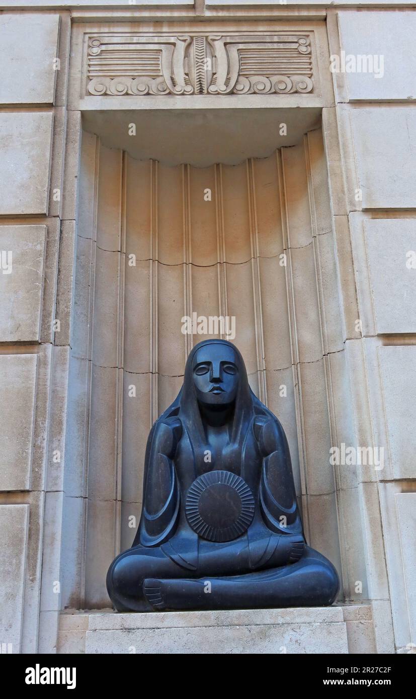 Art Deco Statue Art, am Mersey Tunnel Exhaust, Pier Head, Liverpool, Merseyside, England, L3 1BP Stockfoto