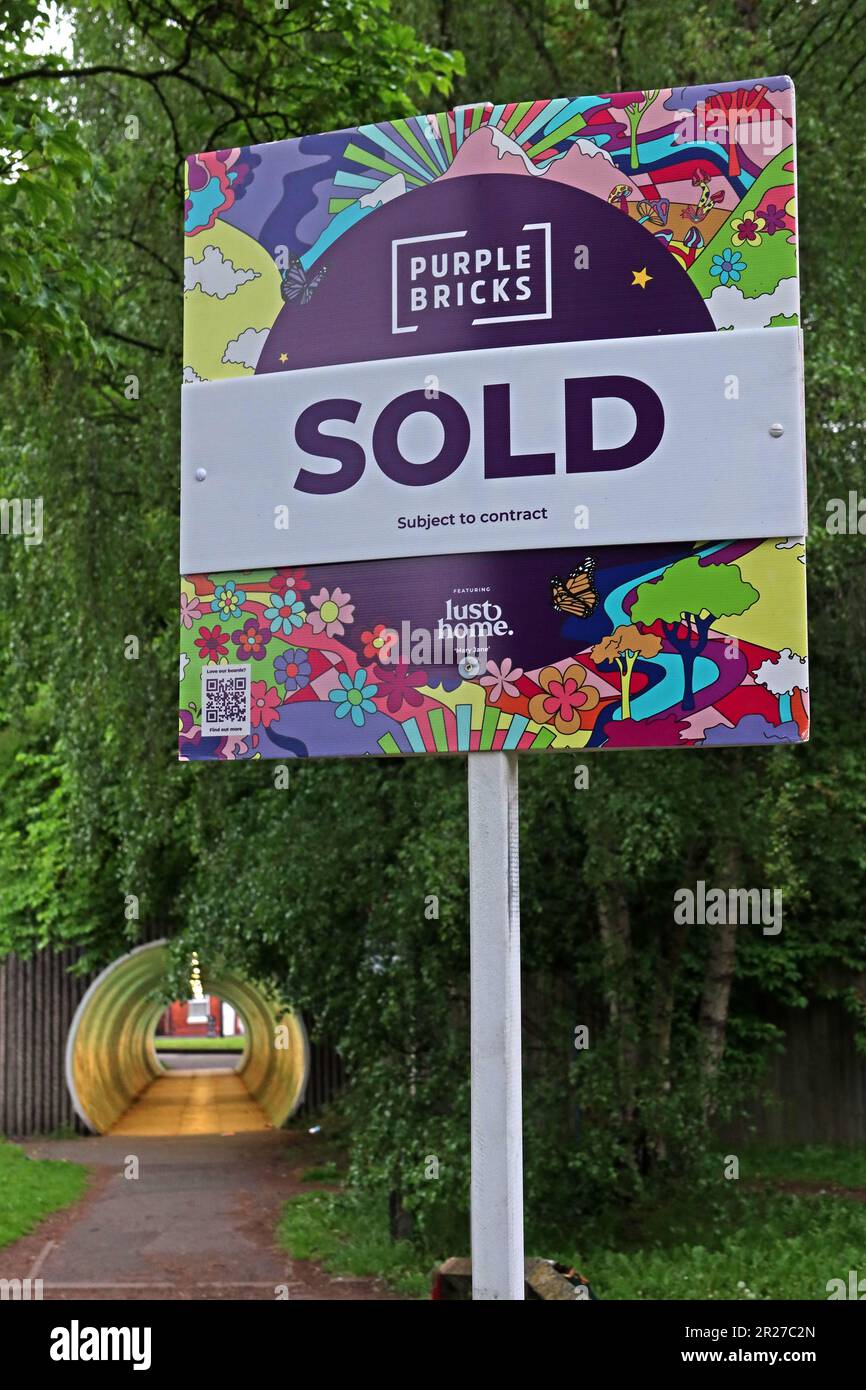 Purple Bricks Online-Makler-Schild - VERKAUFT - für ein Pfund, an Charles Dunstone-Backed Strike Stockfoto