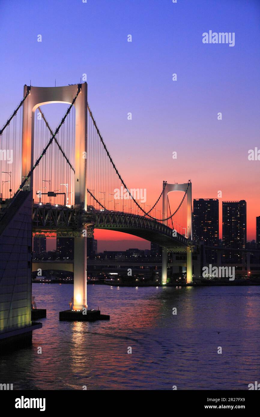 Sonnenuntergang über der Regenbogenbrücke Stockfoto