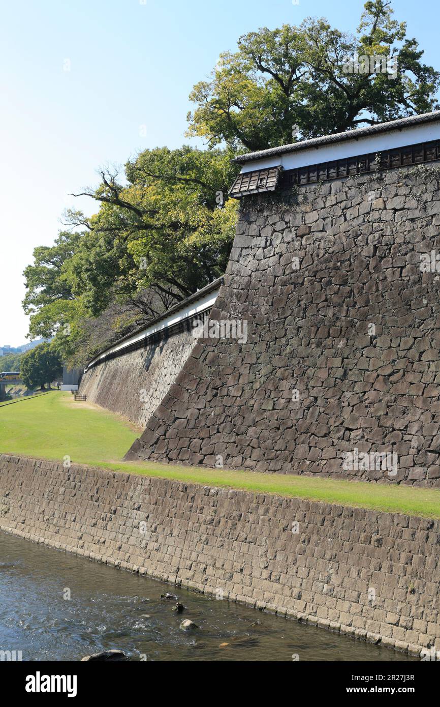 Lange Mauer im Schloss Kumamoto Stockfoto
