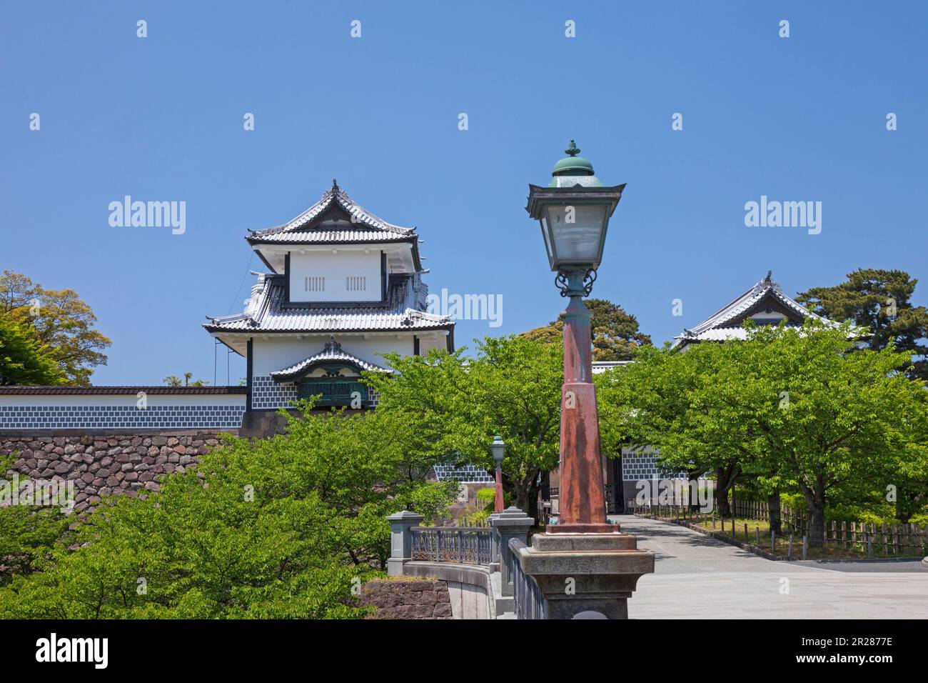 Frisches Grün und Kanazawa Castle Park Stockfoto