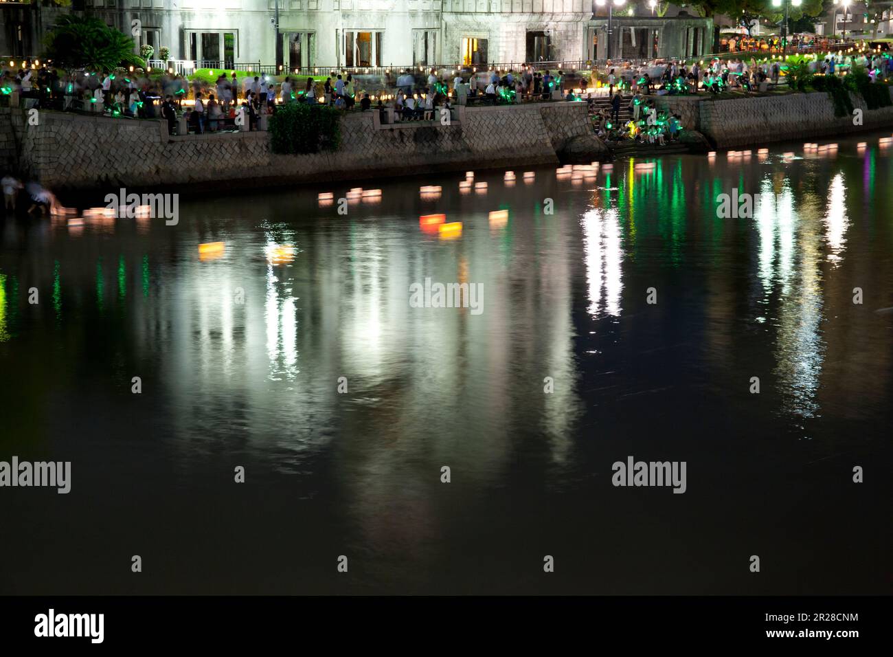 Die Atomkuppel und schwimmende Laternen Stockfoto