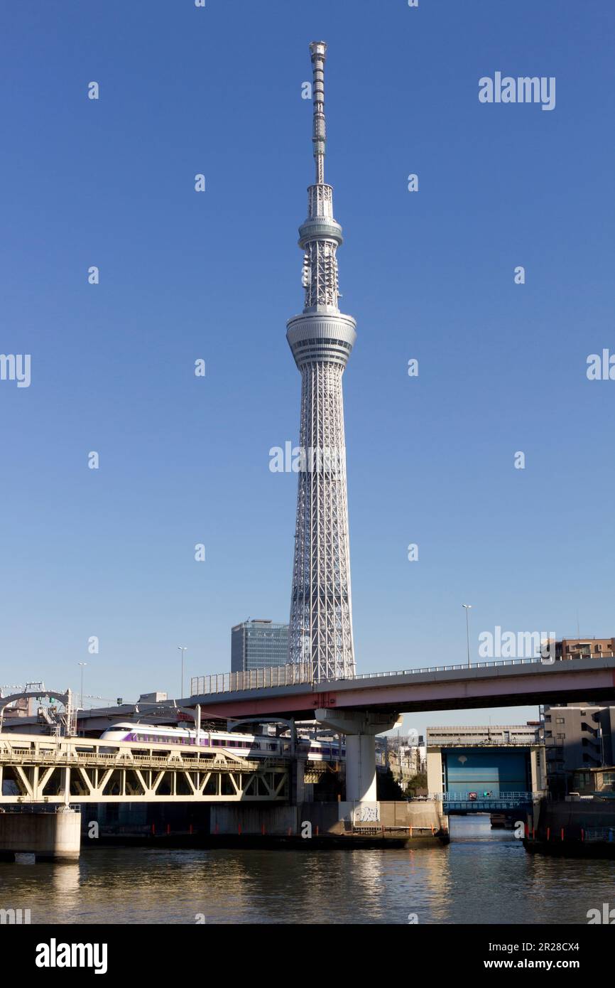 Skytree, Tobu Eisenbahn und Sumida River Stockfoto