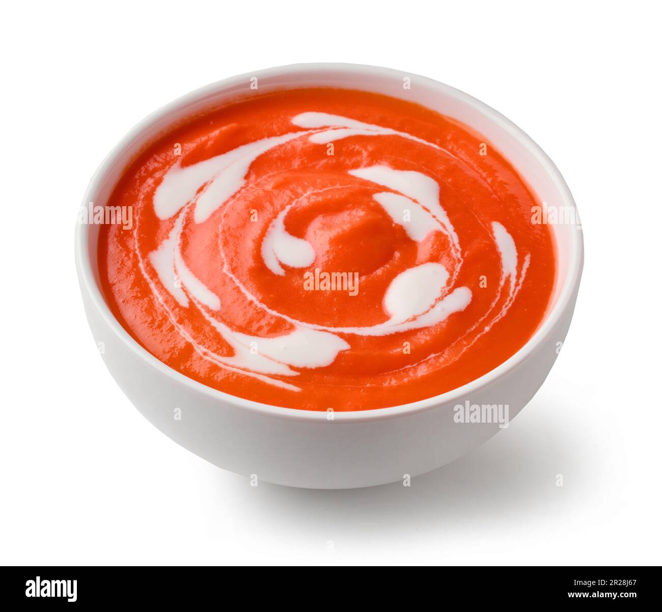 Schale mit Tomatencremesuppe isoliert auf weißem Hintergrund Stockfoto