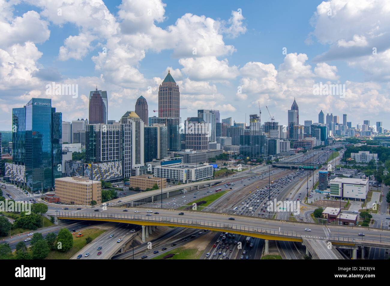 Die Skyline von Atlanta, Georgia, an einem sonnigen Tag im Mai Stockfoto