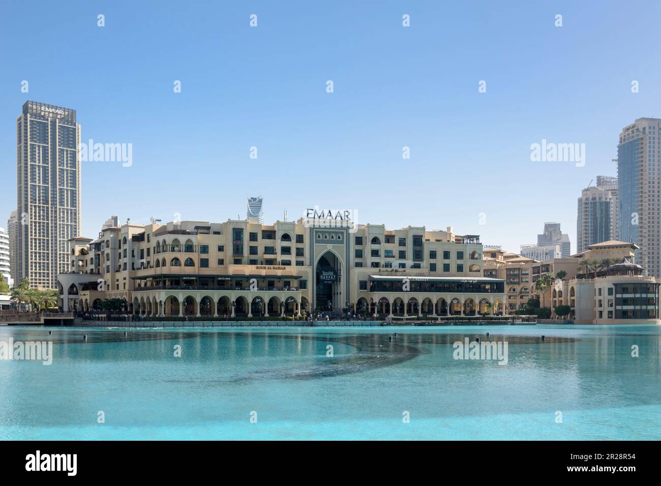 Souk Al Bahar und der Dubai Brunnen, Downtown Dubai, Vereinigte Arabische Emirate Stockfoto
