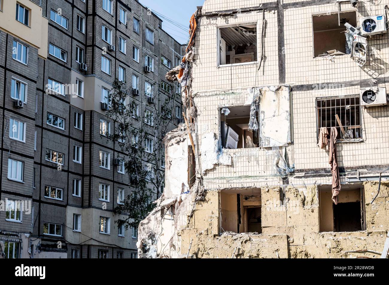 Dnipro, Oblast Dnipro, Ukraine. 14. Mai 2023. Ein Wohnhaus in Dnipro ...