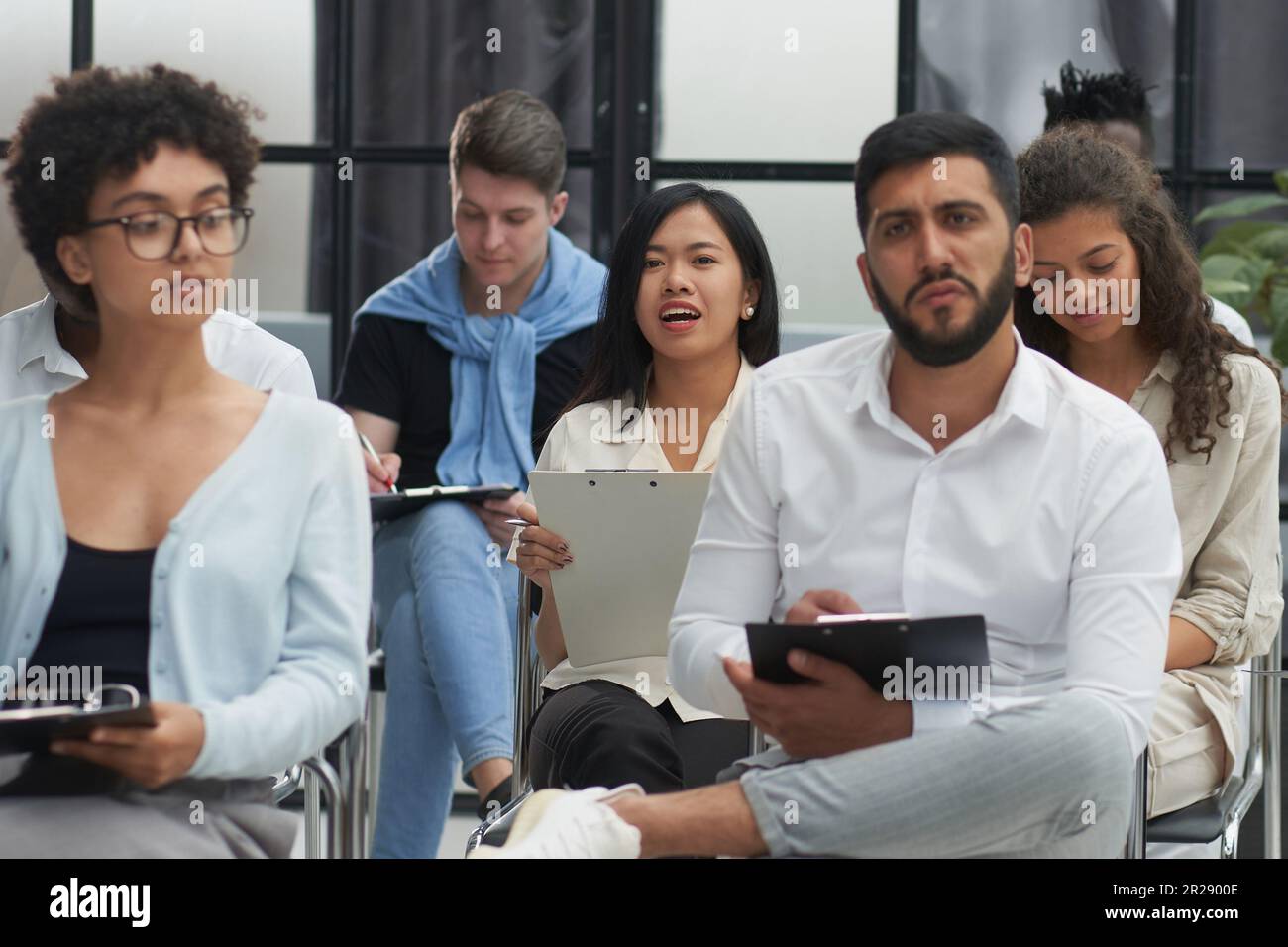 Unternehmer und Business-Menschen-Konferenz in modernen Meetingraum Stockfoto