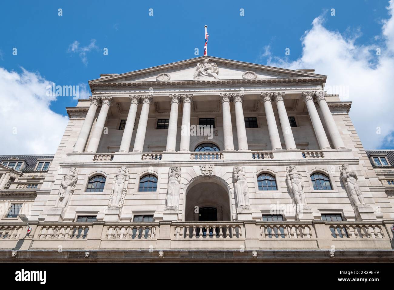 London - Mai 2023: Bank of England in der City of London - Blick nach oben Stockfoto