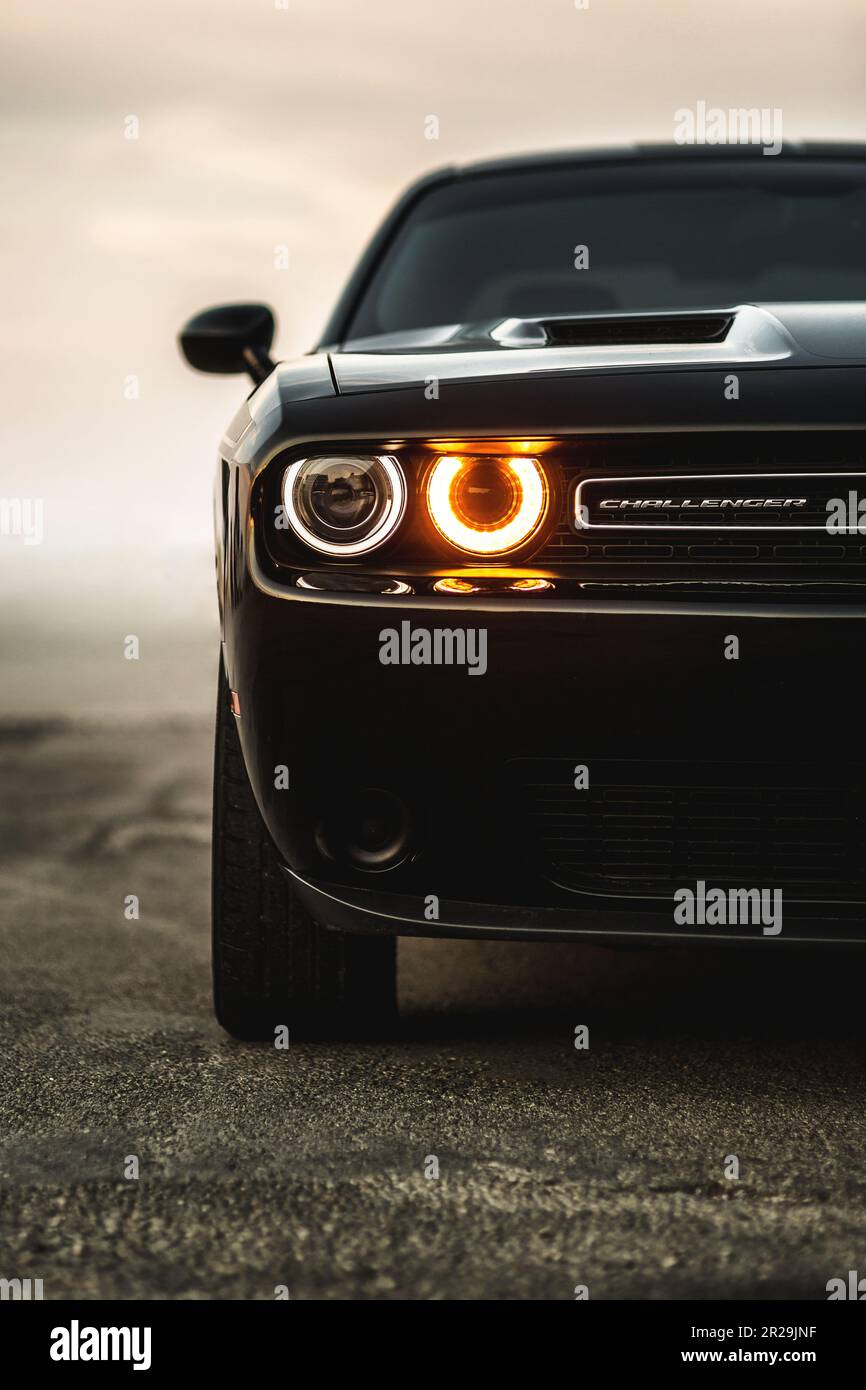 Der Dodge Challenger ist der Name von drei verschiedenen Generationen von Autos, die vom amerikanischen Automobilhersteller Dodge produziert werden. Stockfoto