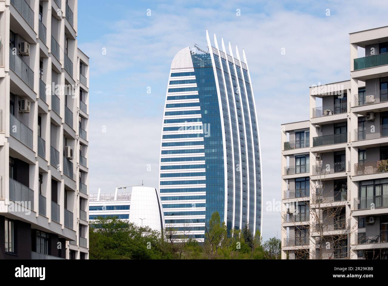 Das Bürogebäude Capital Fort aus der Sicht des Wohngebiets in Sofia, Bulgarien, Osteuropa, Balkan, EU Stockfoto