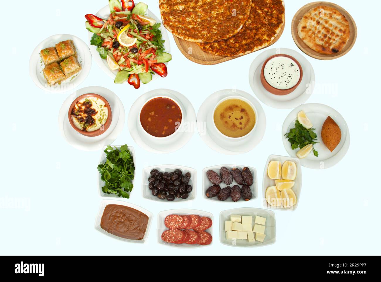 Traditionelle türkische Küche. Verschiedene Gerichte, Suppen und Snacks. Stockfoto