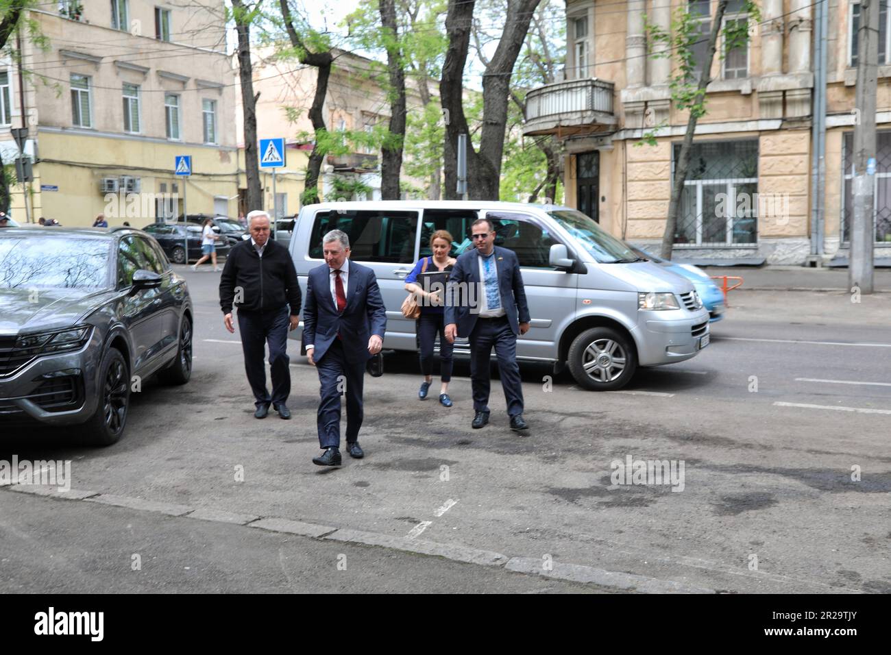 Nicht exklusiv: ODESA, UKRAINE - 17. MAI 2023 - Sonderbeauftragter des US-Außenministeriums für die Ukraine (2017-2019) Kurt Volker (C) wird gesehen Stockfoto