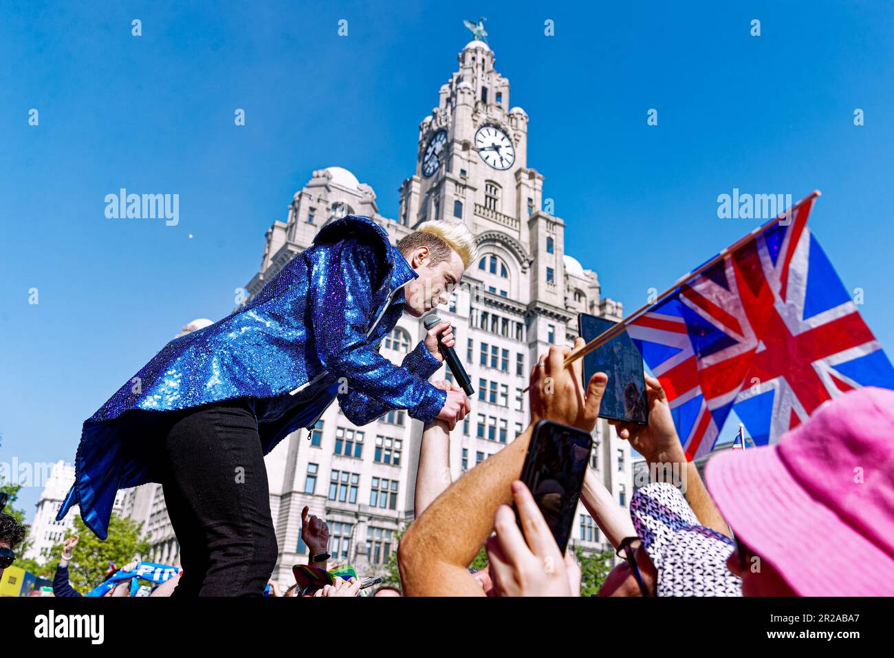 13. Mai 2023, Vereinigtes Königreich: 13. Mai 2023, Liverpool, Merseyside, Vereinigtes Königreich: Liverpool,..Jedward tritt im Eurovision Village in Liverpool vor dem Eurovision Song Contest 2023 auf. Das Eurovision Village am Pier Head –, das 9 Tage – geöffnet war, hat 250.000 Besucher empfangen. Zahlen der Liverpool BID Company zeigen, dass das Stadtzentrum weitere 384.036 Besucher – verzeichnete, was einem Anstieg von 13,2 % gegenüber 2022 entspricht. (Kreditbild: © Andy von Pip/ZUMA Press Wire) NUR REDAKTIONELLE VERWENDUNG! Nicht für den kommerziellen GEBRAUCH! Stockfoto