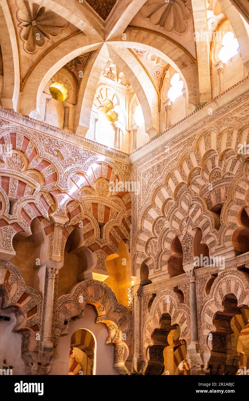 Spanien, Cordoba, Mezquita, auch bekannt als die große Moschee von Cordoba. Innenausstattung mit maurischer Architektur Stockfoto