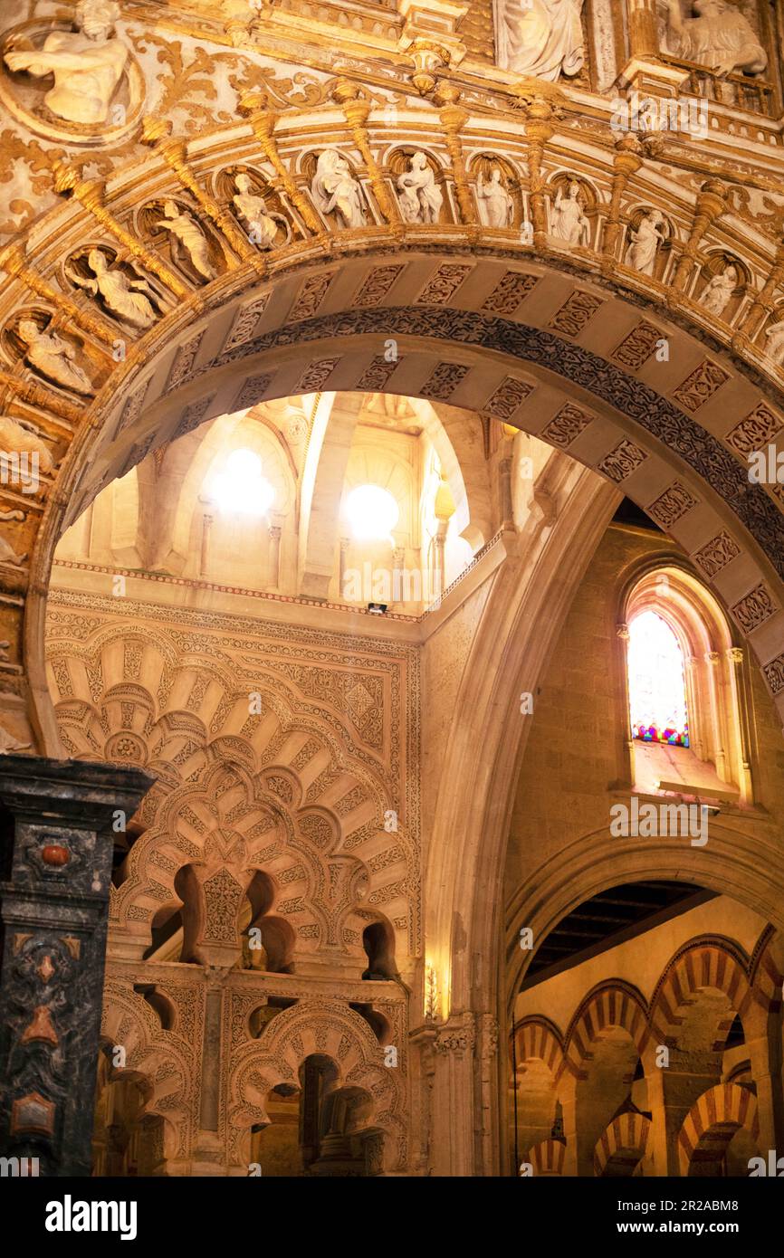 Spanien, Cordoba, Mezquita, auch bekannt als die große Moschee von Cordoba. Innenausstattung mit maurischer Architektur Stockfoto