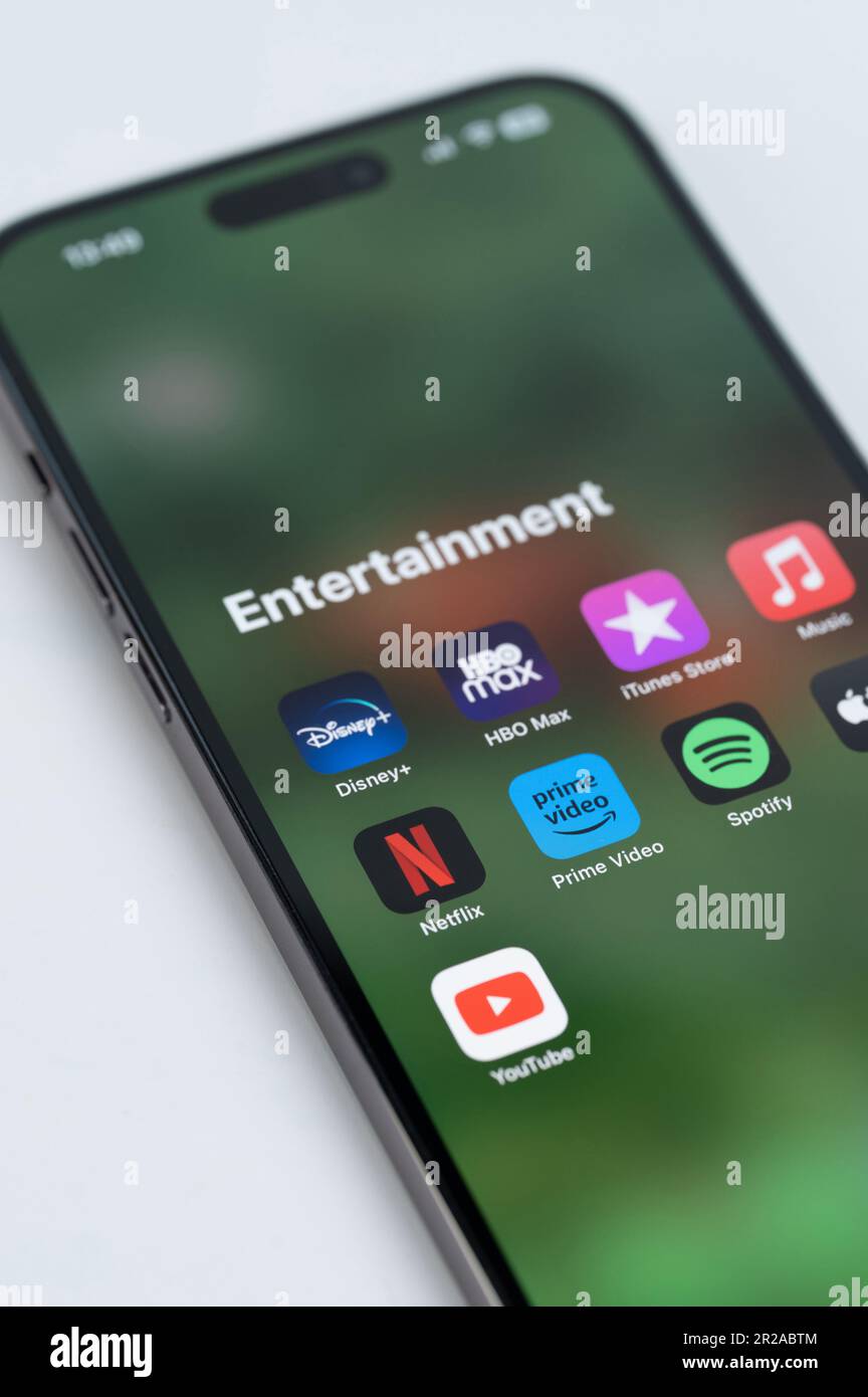 New york, USA - 14. Mai 2023: Entertainment-App auf dem iphone-Menü Nahaufnahme auf dem Smartphone-Bildschirm Stockfoto