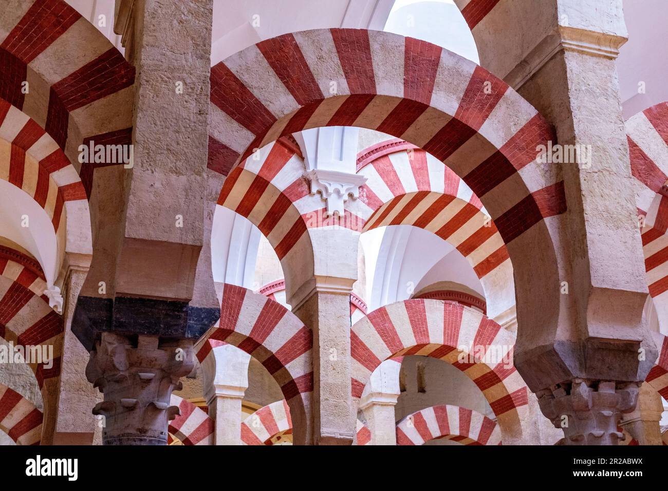 Spanien, Cordoba, Mezquita, auch bekannt als die große Moschee von Cordoba. Innenausstattung mit maurischer Architektur Stockfoto