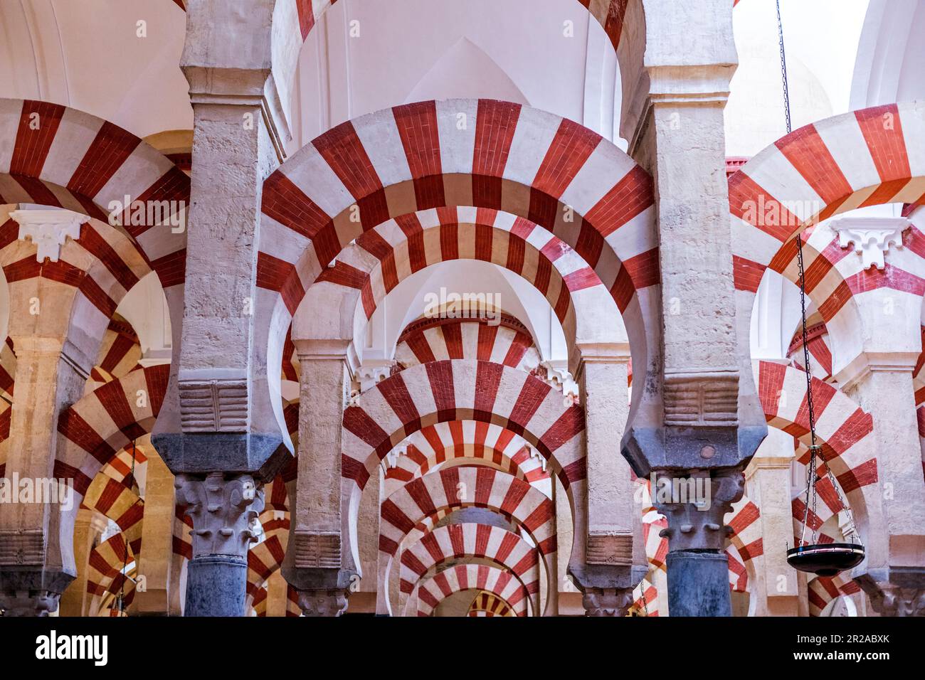 Spanien, Cordoba, Mezquita, auch bekannt als die große Moschee von Cordoba. Innenausstattung mit maurischer Architektur Stockfoto