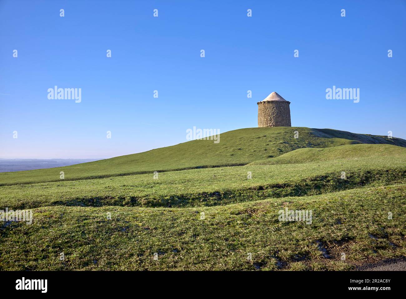 Burton Dassett Hills Country Park. Der mittelalterliche Turm aus dem 15. Jahrhundert, bekannt als The Beacon, Windmill Hill, Burton Dassett, Warwickshire, England, UK Stockfoto