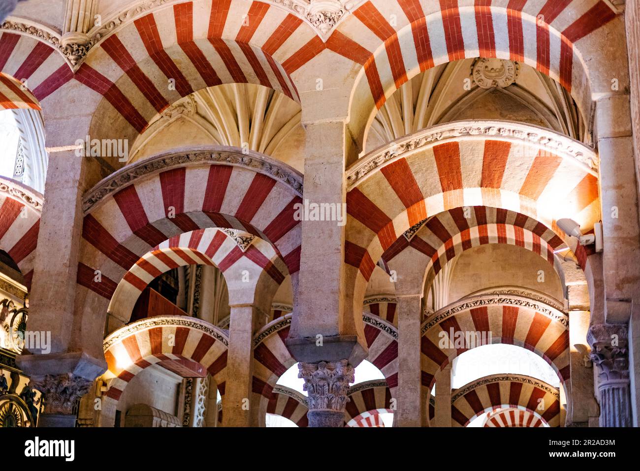 Spanien, Cordoba, Mezquita, auch bekannt als die große Moschee von Cordoba. Innenausstattung mit maurischer Architektur Stockfoto